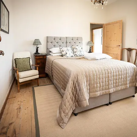 Maison Du Canal Du Midi Bed & Breakfast 3*